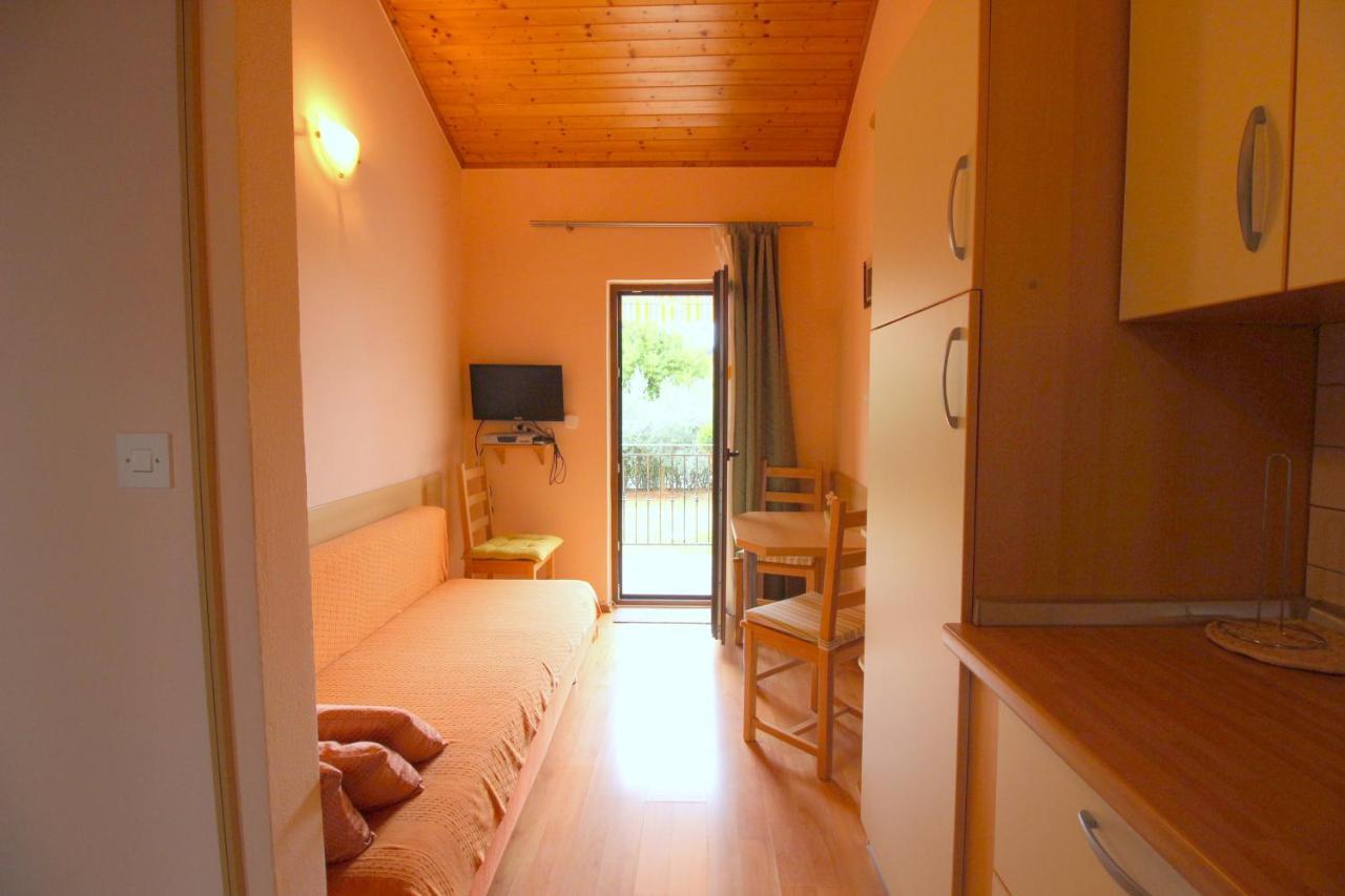 Irena A2 Apartment Новиград Екстериор снимка